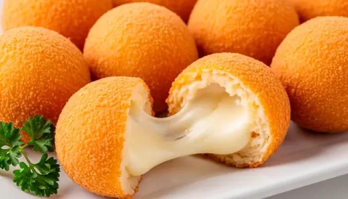 Bolinha de Queijo: Receita que Não Estoura na Fritura